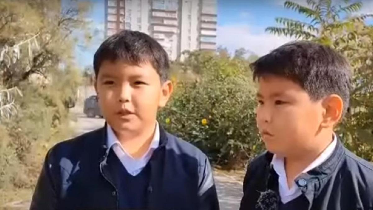 Близнецы Актау рассказали об успехе своих песен.