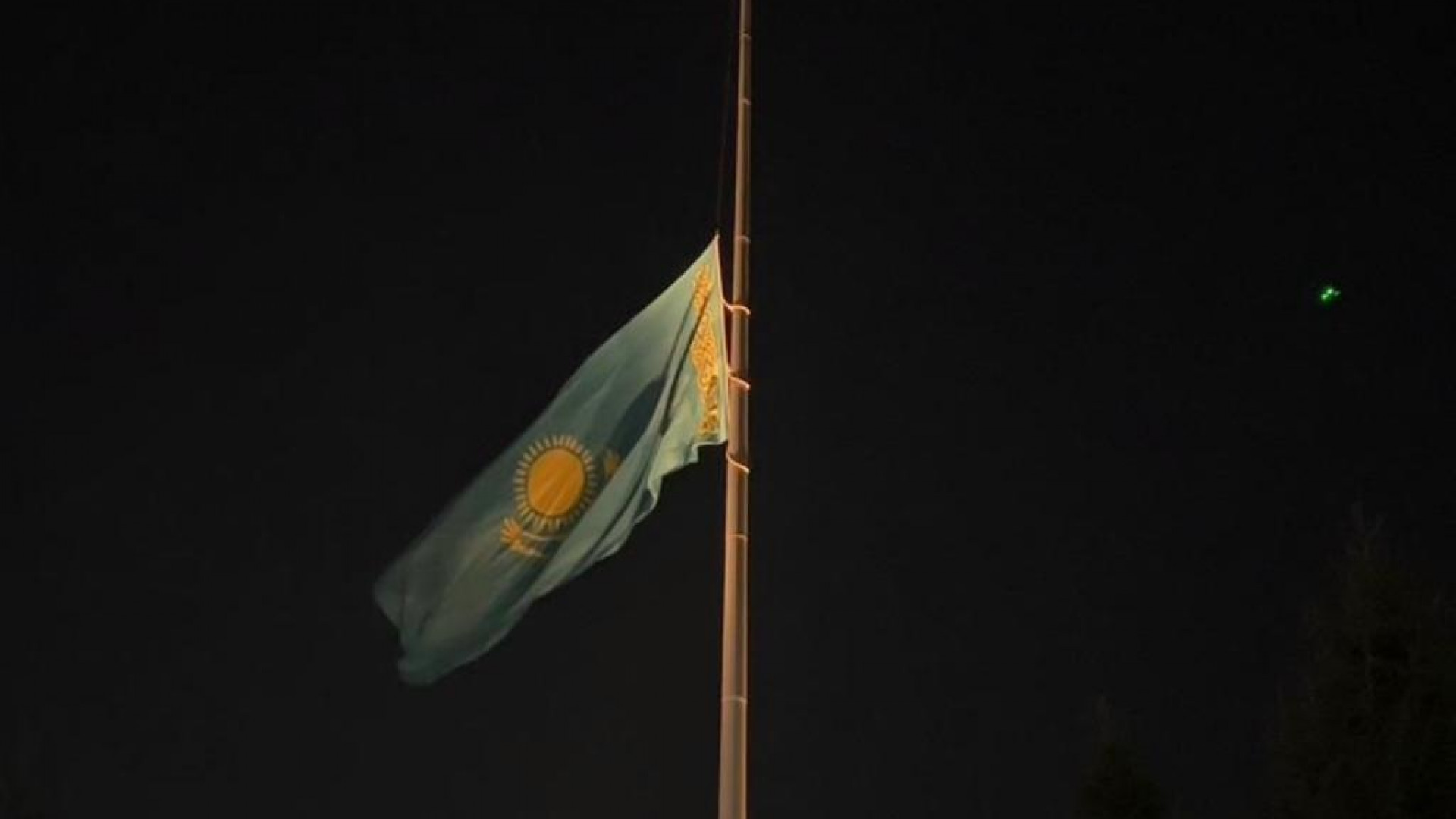 Шокирующий День траура 12 июня 2023: флаги опущены в Казахстане!
