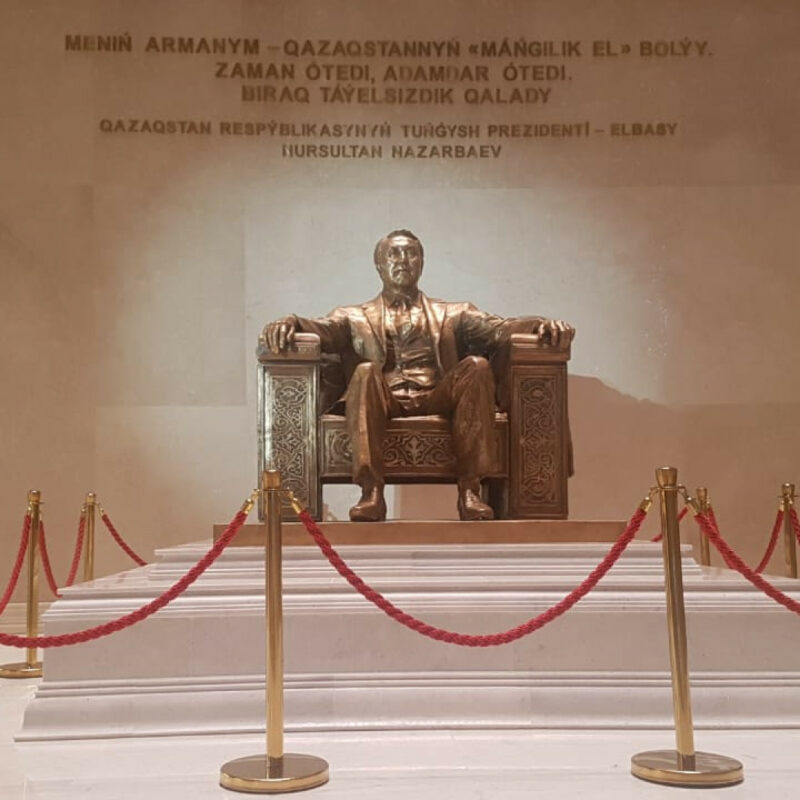 Изменение концепции: Почему памятник Назарбаеву был убран из Национального музея